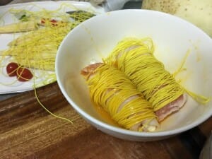 薑黃麵線料理食譜-起司豬薑黃麵線卷 - 3