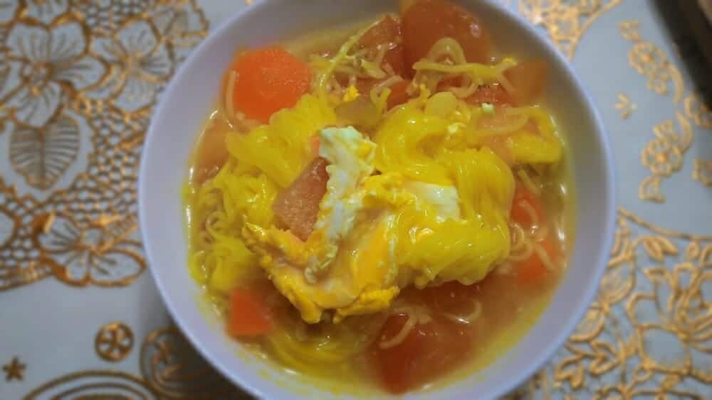 薑黃麵線料理食譜-蕃茄蛋薑黃湯麵 - 1