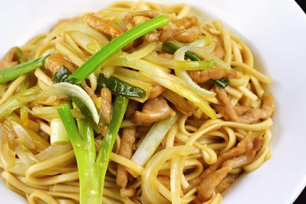 關刀麵料理食譜-洋蔥肉絲炒關刀麵 - 1